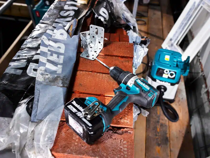 The only drill bit capable of drilling through wood, concrete and iron in seconds.